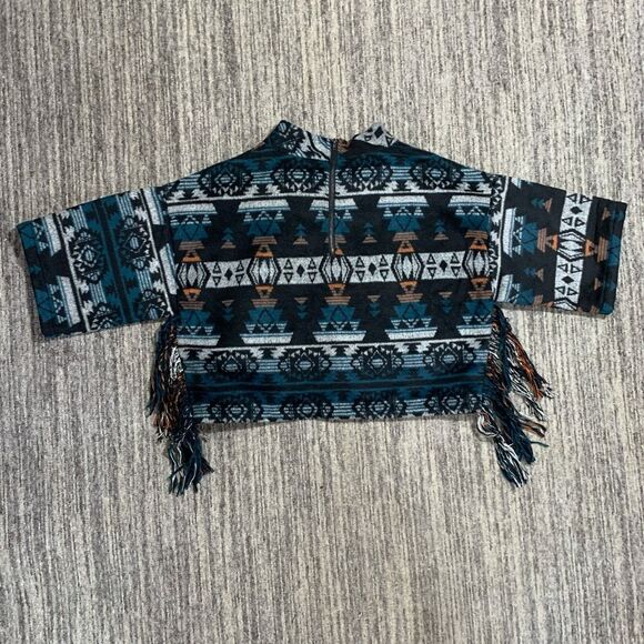 Romeo + Juliette Couture Women Sweater Small Southwest Aztec Short Sleeve Fringe - Picture 1 of 5
